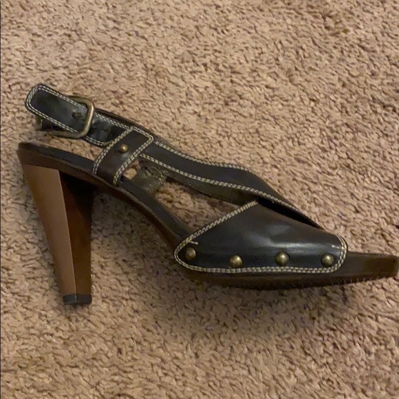 Stuart Weitzman grommet leather shoes - Picture 5 of 6